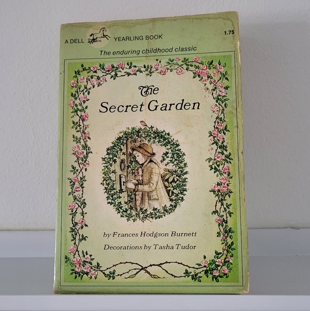 Vintage The Secret Garden Book by Frances Hodgson Burnett Paperback